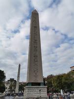 Der Oblelisk wurde unter Kaiser Theodosius I. nach Konstantinopel gebracht und 390 im Hippodrom aufgestellt