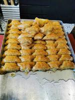 Baklava, süße Köstlichkeit mit Rosenwasser, Pistazien und gaaaaaanz viel Zucker