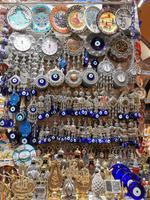 Mavi göz, soll vor dem bösen Blick schützen, in jedem türkischen Haushalt findet man es