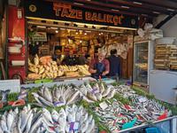 Fischstand in Eminönü auf dem Markt