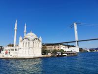 Ortaköy Camii, Moschee unter der ersten Bosporusbrücke