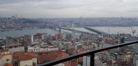 Blick von der Galerie des Galata Turms auf die Atatürk Brücke