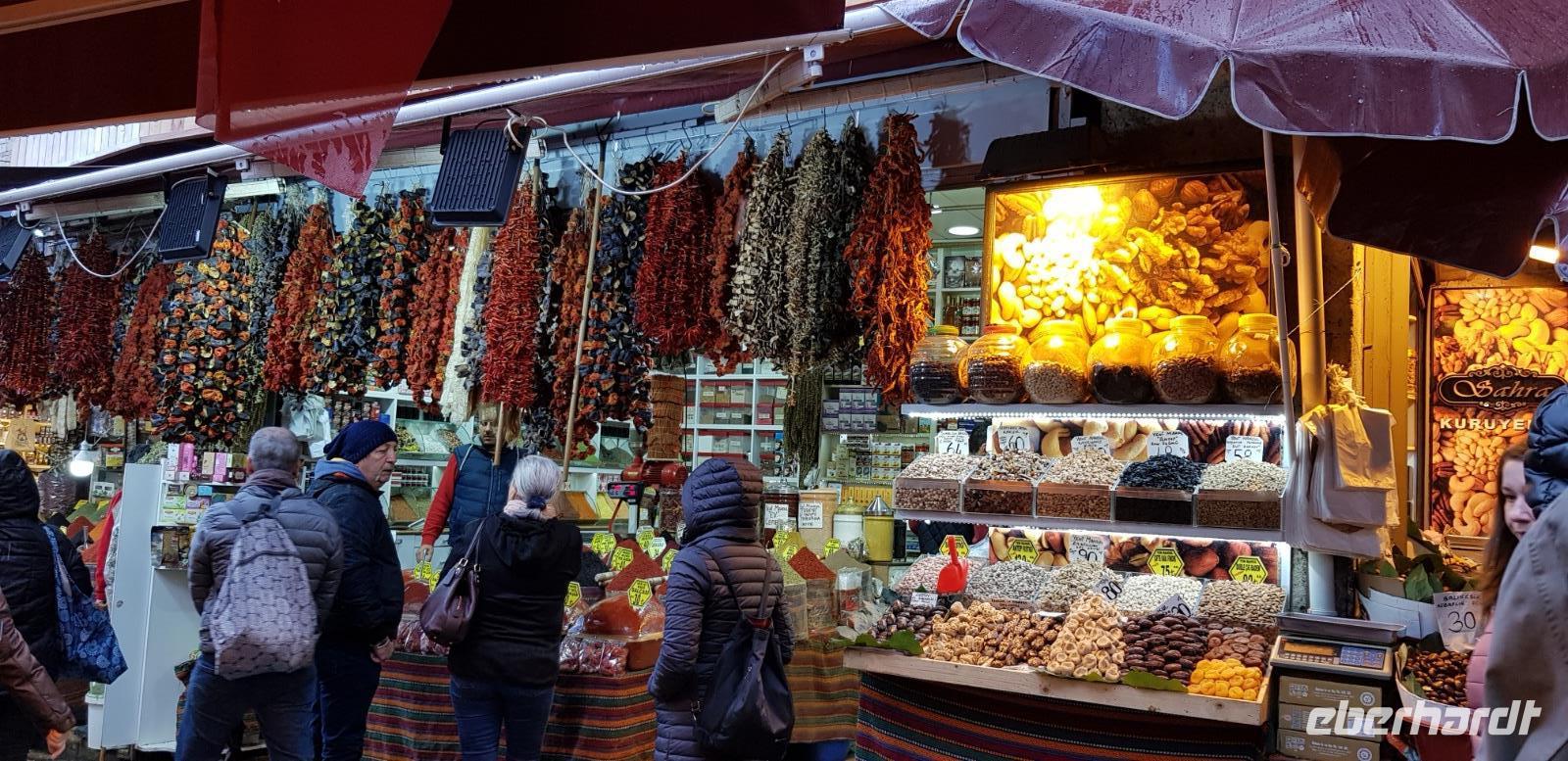 Auf dem ägyptischen Basar (Gewürzmarkt)