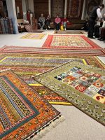 Teppichvielfalt in der Knüpferei.jpeg