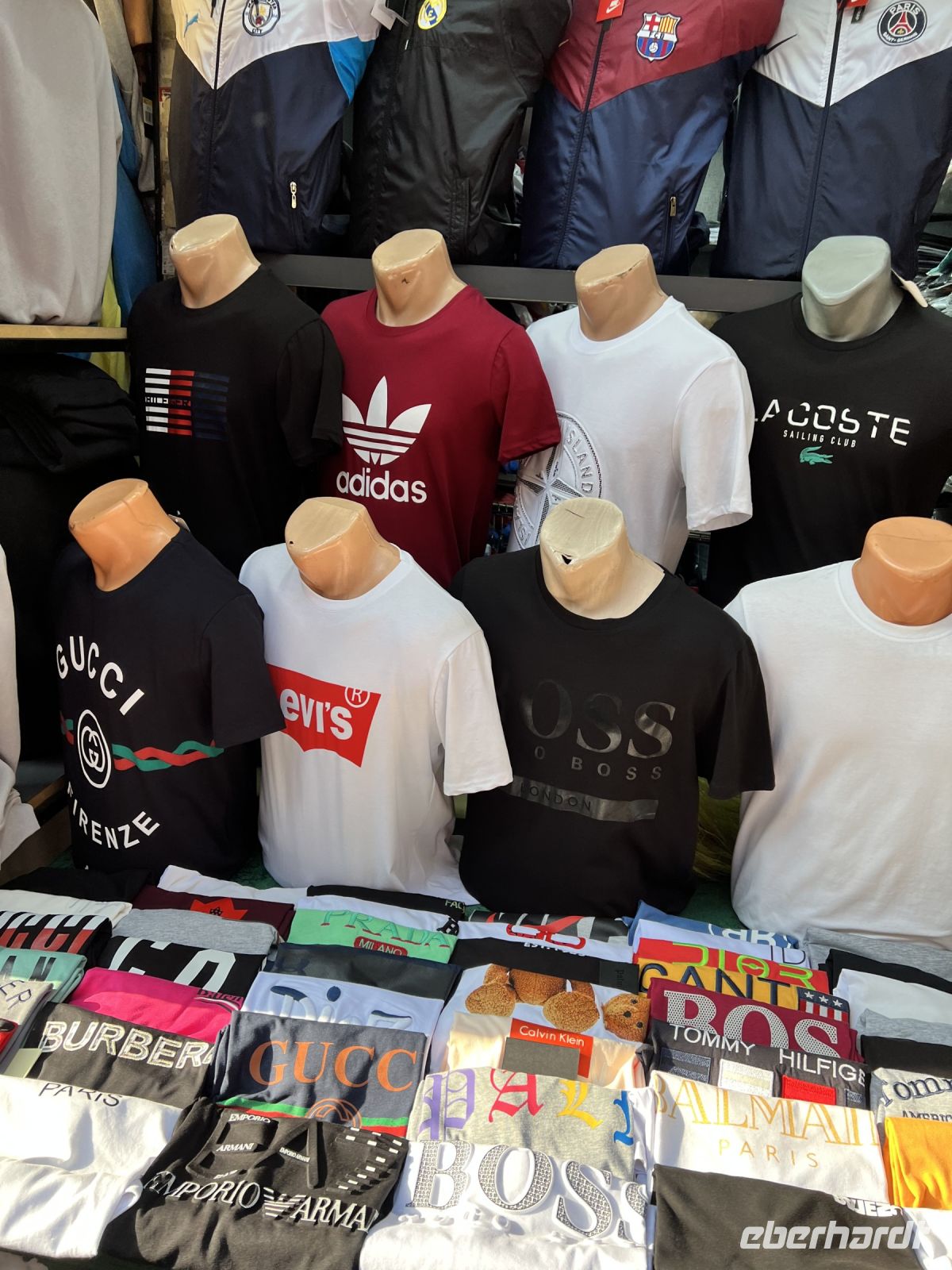 Kleidung auf dem Grand Bazaar.jpeg