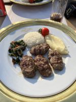 Köfte mit Kartoffelbrei und Reis - Mittagessen im Konyali Restaurant.jpeg