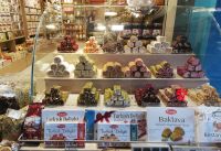 Am Markt in Üsküdar - Türkische süße Spezialitäten Istanbul, Türkei