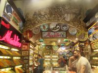 Alladin in der Straße zwischen den zwei Basaren - Istanbul, Türkei