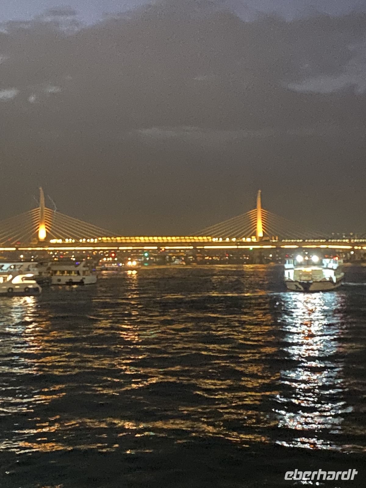 Goldenes Horn bei Nacht
