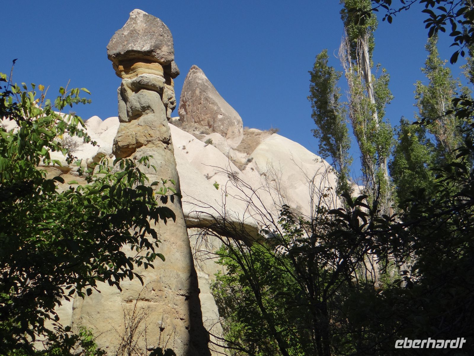 Kappadokien, auf den Weg achten und dabei nicht vergessen, den Kopf in die Höhe zu recken.