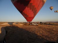 Kappadokien, Punktlandung, der Korb landet auf dem Anhänger.