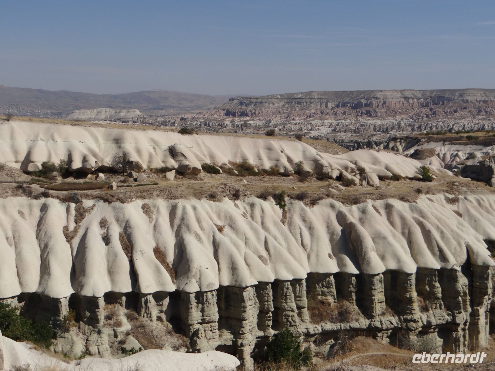 Kappadokien, Taubental, verschiedene Steinhärten und Erosionsgrade.