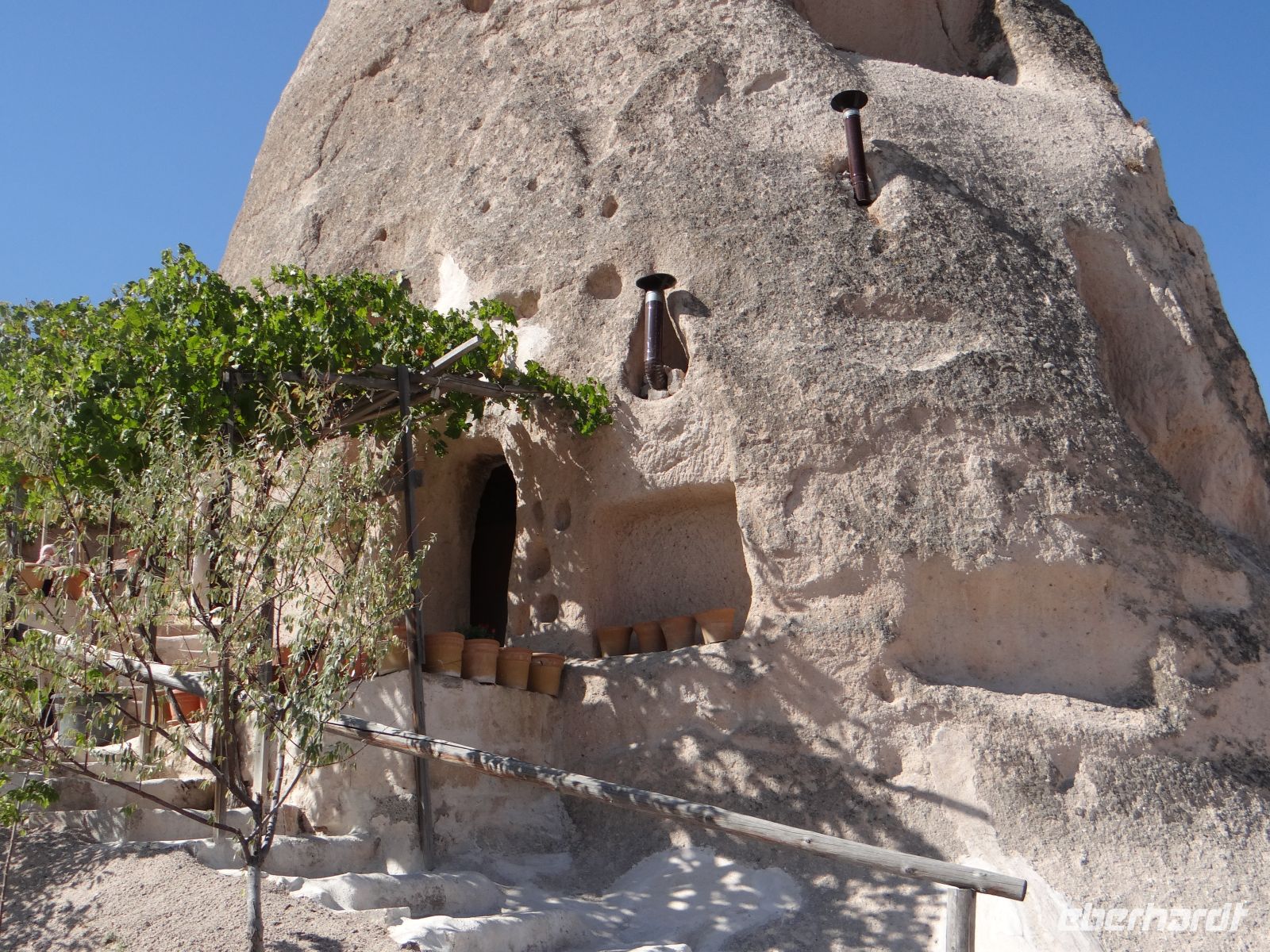 Kappadokien, Uçhisar, man kann es sich in diesen Felsenwohnungen hübsch machen.