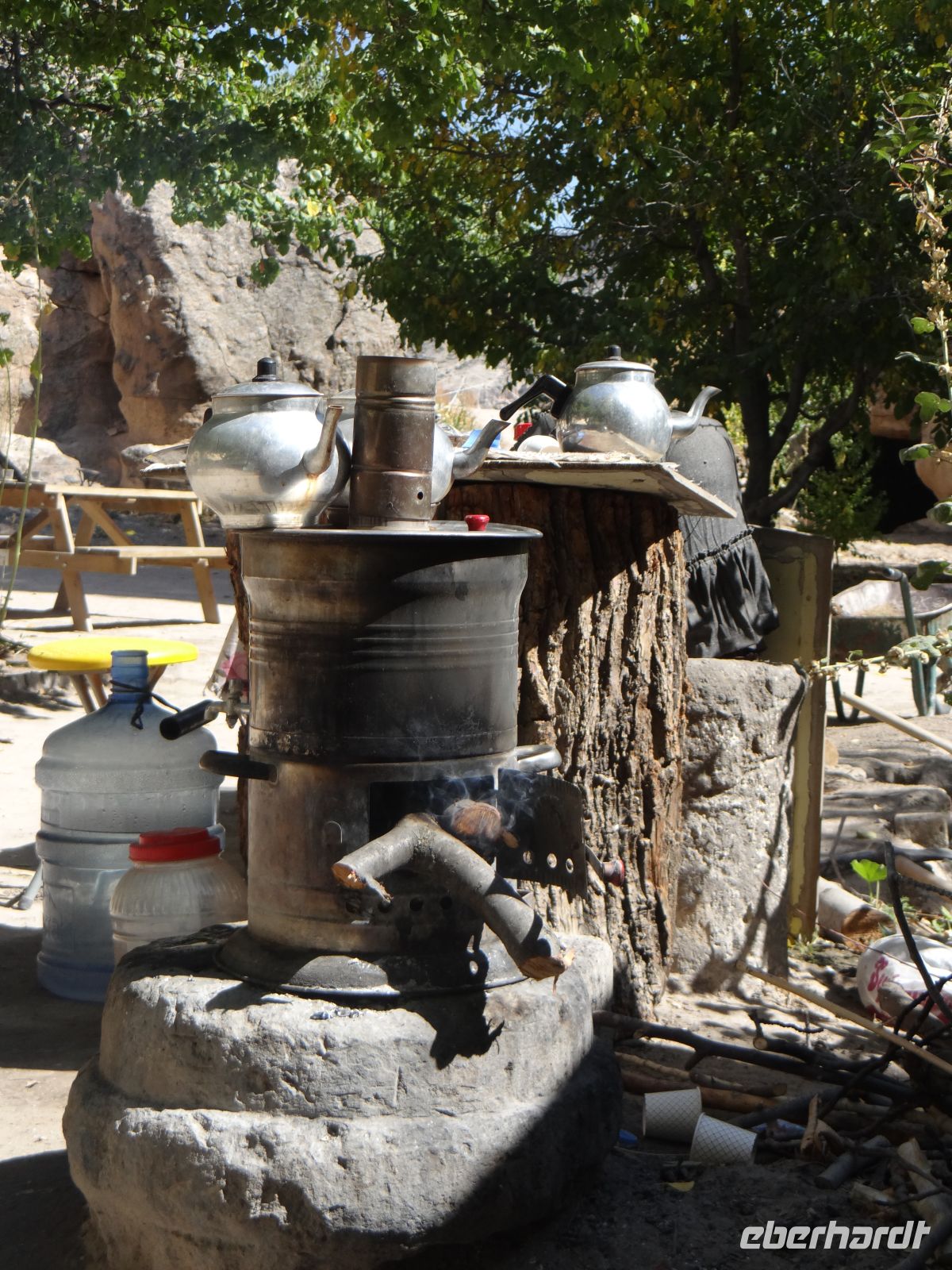 Kappadokien, im Keslik-Kloster wartet der Tee auf die Besucher.