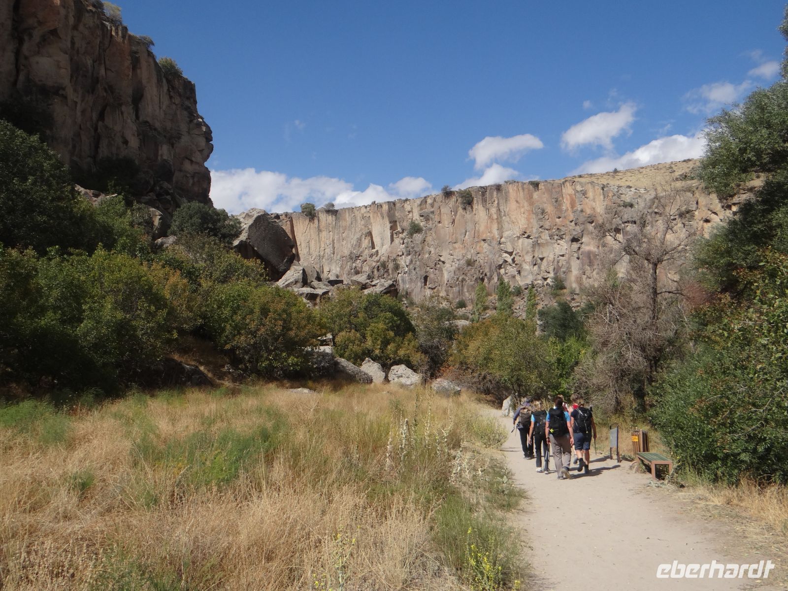 Kappadokien, Ihlara-Tal, eine letztes Rückenbild unserer munteren Wandertruppe.