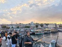 Istanbul. Angler auf der Galata Brücke