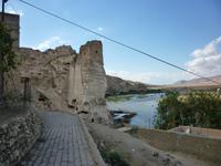 11.10.10 Hasankeyf am Tigris, Blick auf die inzwischen gesperrte Festung