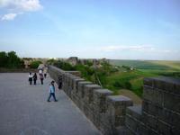 11.10.10, Stadtmauer aus schwarzem Basalt