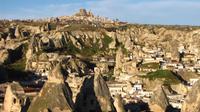 Göreme und Uchisar am Horizont
