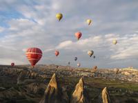 Knapp 40 Ballons am Himmel!