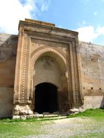 Eingangstor der Karawanserei Agzikarahan