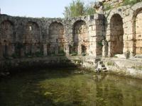 Thermalbecken in Perge