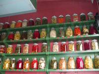 eingelegtes Gemüse im Restaurant Sehir