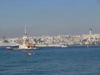 Blick vom asiatischen Teil Istanbuls zur Altstadt - im Vordergund der Mädchenturm
