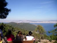 Klosteranlage und dahinter Istanbul