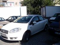 modernes Parken auf der Kreuzung