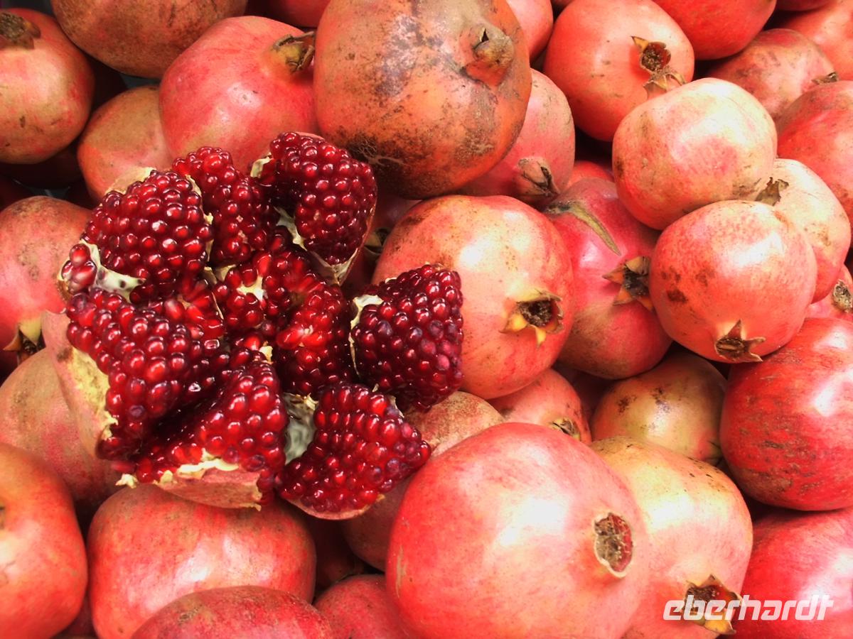 Aus Granatäpfeln wird leckerer Saft gepresst