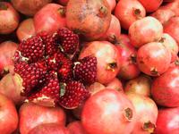 Aus Granatäpfeln wird leckerer Saft gepresst