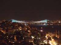 Bosporusbrücke bei Nacht