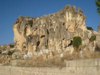 Ayazini, Friedhof und Höhlenfreidhof