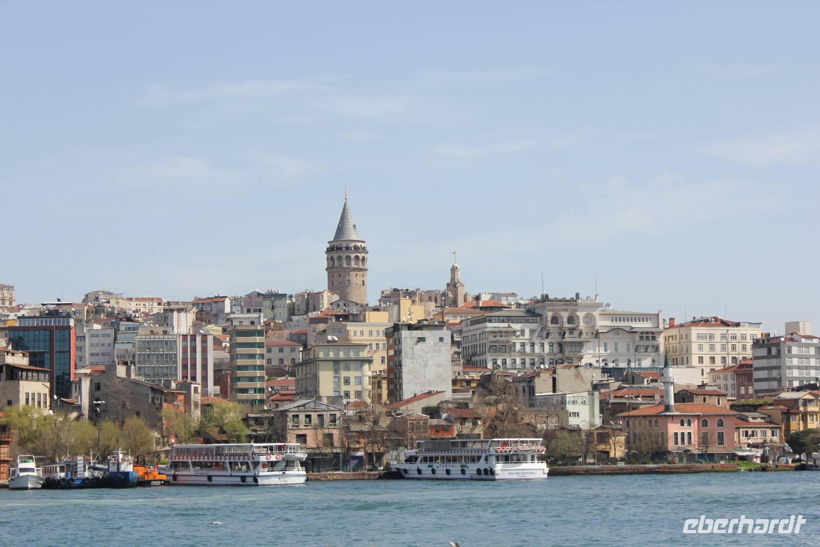 Bootsfahrt auf dem Bosporus, Blick auf Galata-Turm