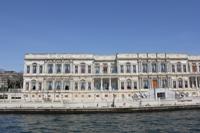 Während Bootsfahrt auf dem Bosporus, Ciragan-Palast