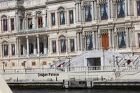 Während Bootsfahrt auf dem Bosporus, Ciragan-Palast