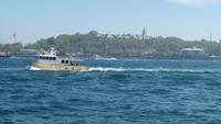 Einfahrt in das Goldene Horn, im Hintergrund Topkapi-Palast