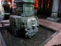 Medusa-Kopf in der Yerebatan Zisterne 