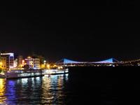 die beleuchtete Bogazici-Brücke