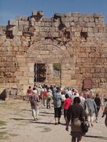 Reisegäste auf dem Weg durch Perge