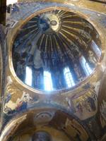 Die Kuppel ist mit byzantinischen Kirchenmosaiken verziert