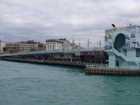 Die Galata-Brücke über dem Goldenen Horn