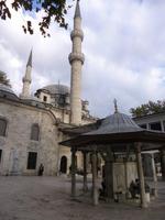 Eyüp-Moschee und Reinigungsbrunnen im Hof