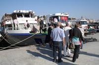 wir gehen an Bord zur Bosporus-Fahrt