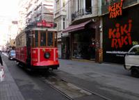 Historische Straßenbahn in der Einkaufsstraé Istiklal Caddesi, Istanbul