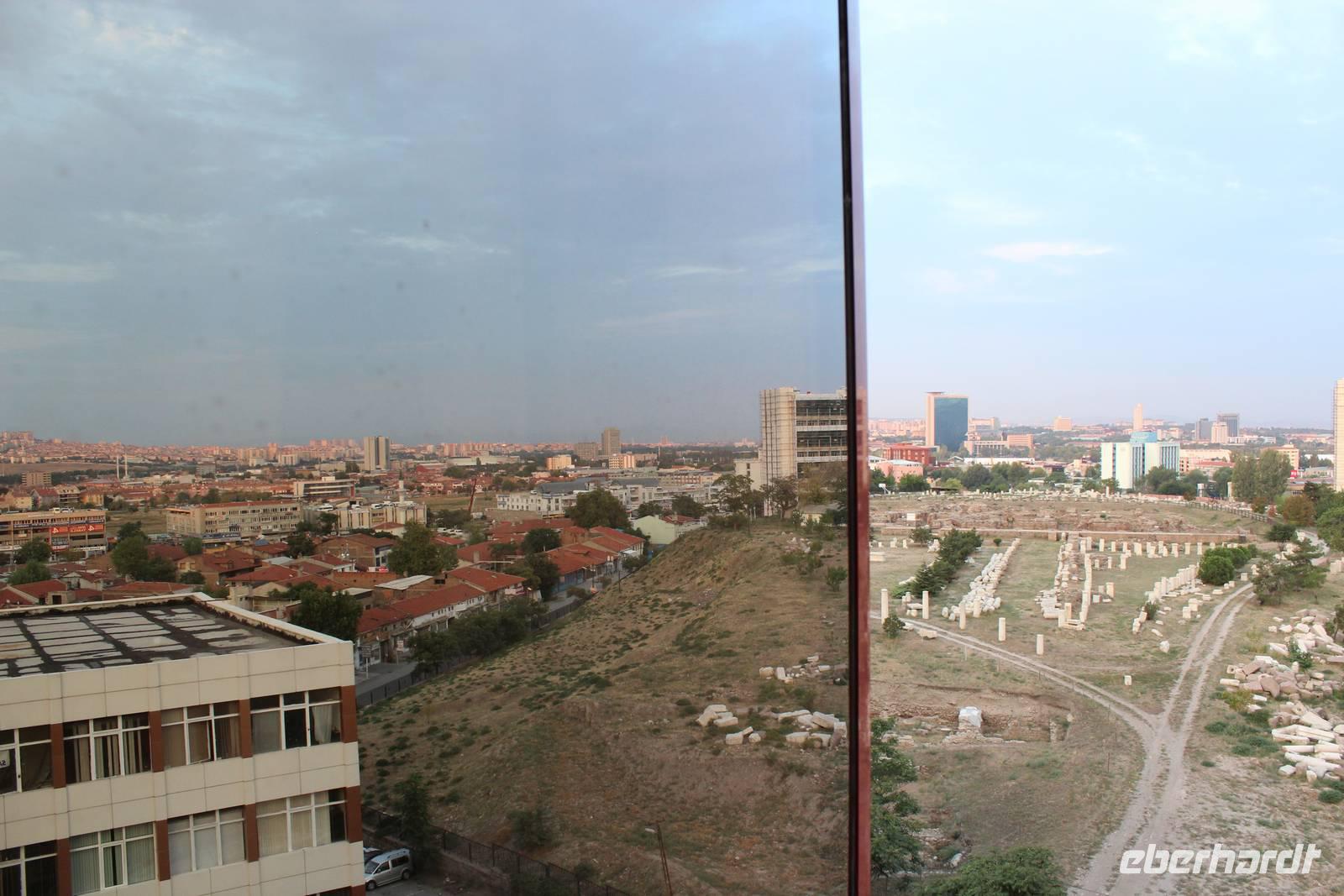 Blick über Ankara und auf das Antike römische Bad