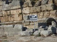 Nymph-Brunnen in Perge