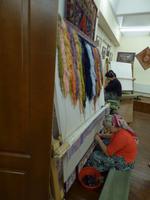 in der Teppichknüpferei