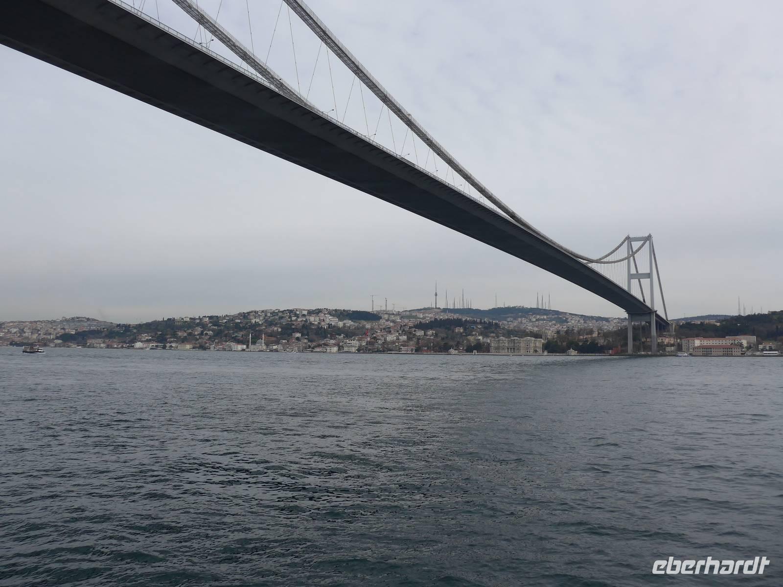 Türkei, Istanbul, Brücke über den Bosporus